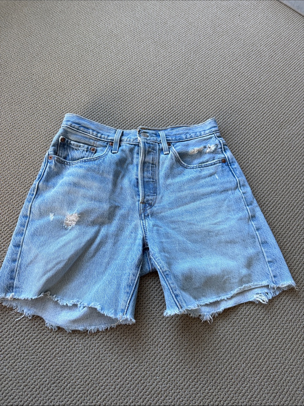 Levi’s Premium 501 Mid Thigh Denim Shorts Luxor Street Size 27